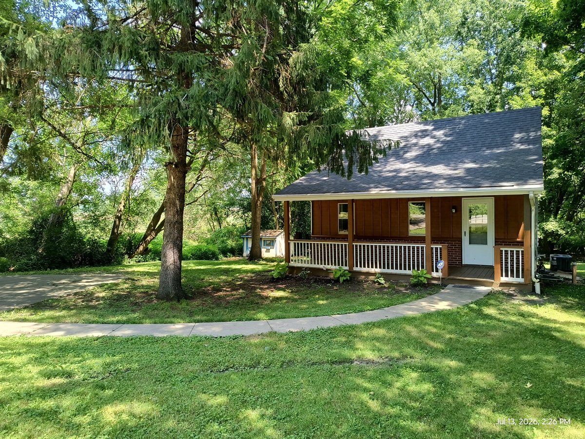 For Lease - Copley Twp / Copley-Fairlawn City Schools. Cabin-like surroundings. 3-bed, 1 bath, 1-car gar, porch for relaxing and C/A. Call Tiger Lily Realty / 330-668-2797