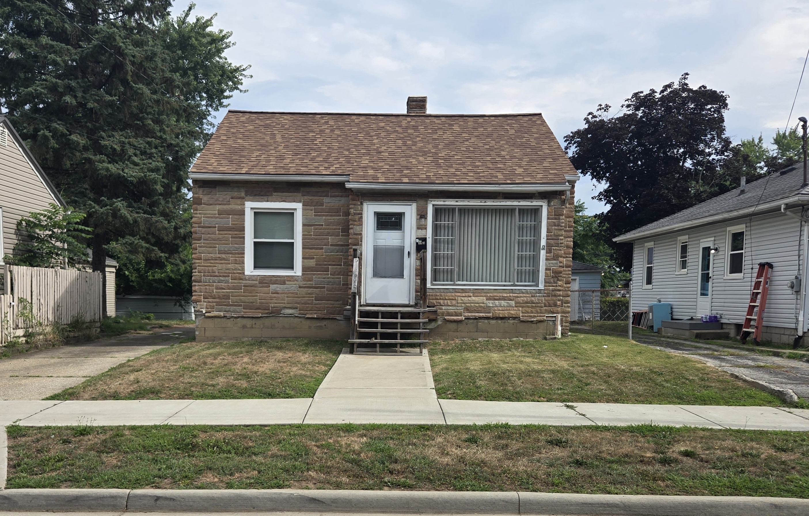 FOR SALE:  1253 Sevilla Ave., Akron, OH 44314.  CALL:  Karl M. Hiss, agent, 330-724-8194