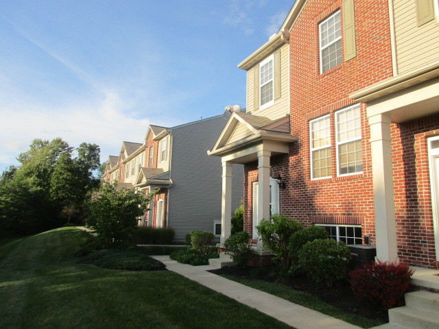 For Lease in Copley Twp., Ohio, 3-bedroom, 2.5 bath, 2-car attached garage, central air.