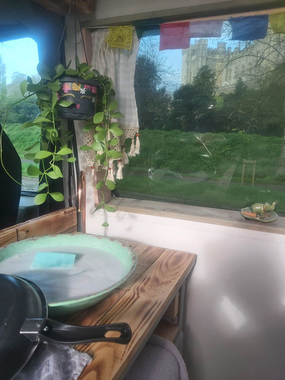 Thumbnail: mint green sink
