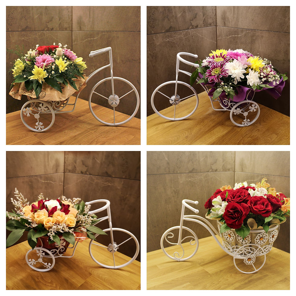 Миниатюра: Икебана от 15+ сезонни цветя по Ваш избор в голямо метално колел