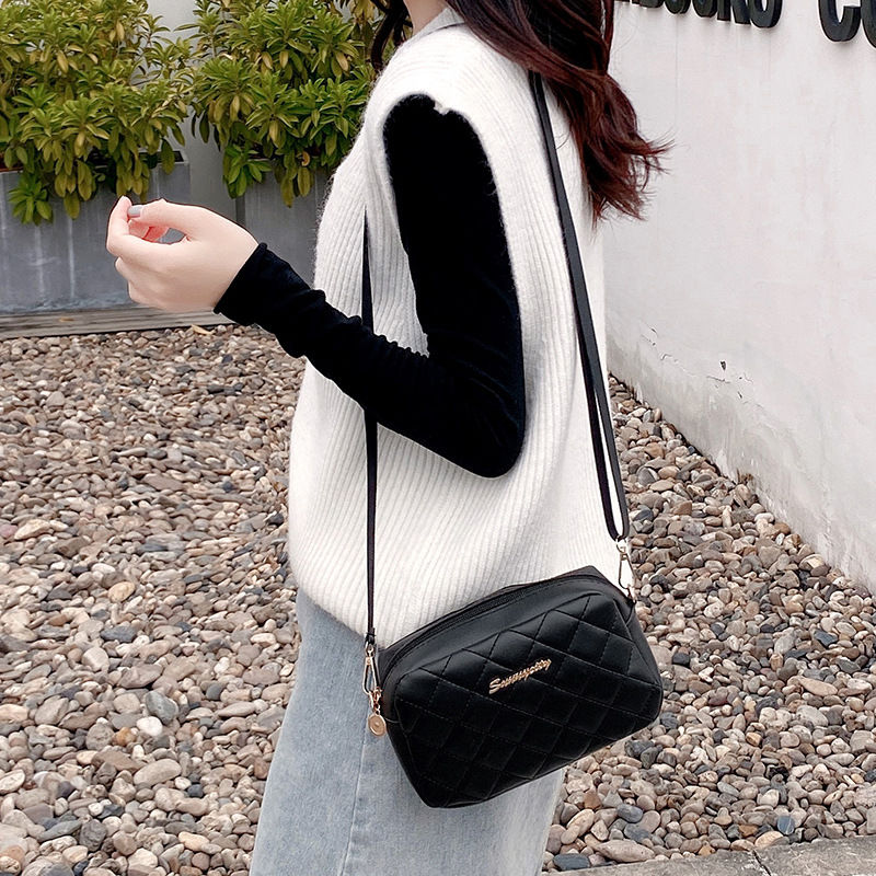 Thumbnail: Luna Tassel Embroidered Crossbody Bag