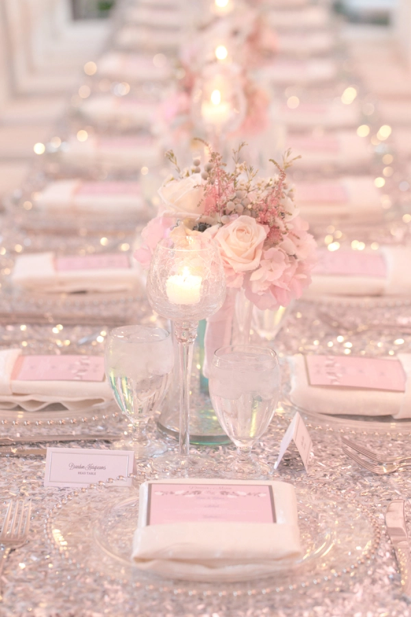 table-rose-poudre.jpg.webp
