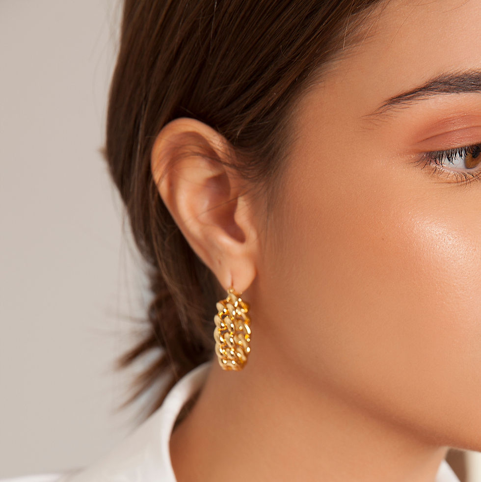Portrait of a beautiful young woman with jewellery_edited_edited.jpg
