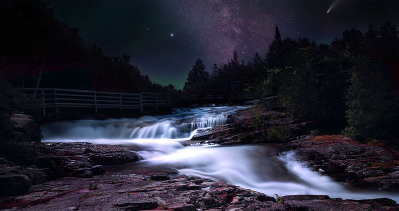Laurentian Lodge milky way and lights3.jpg