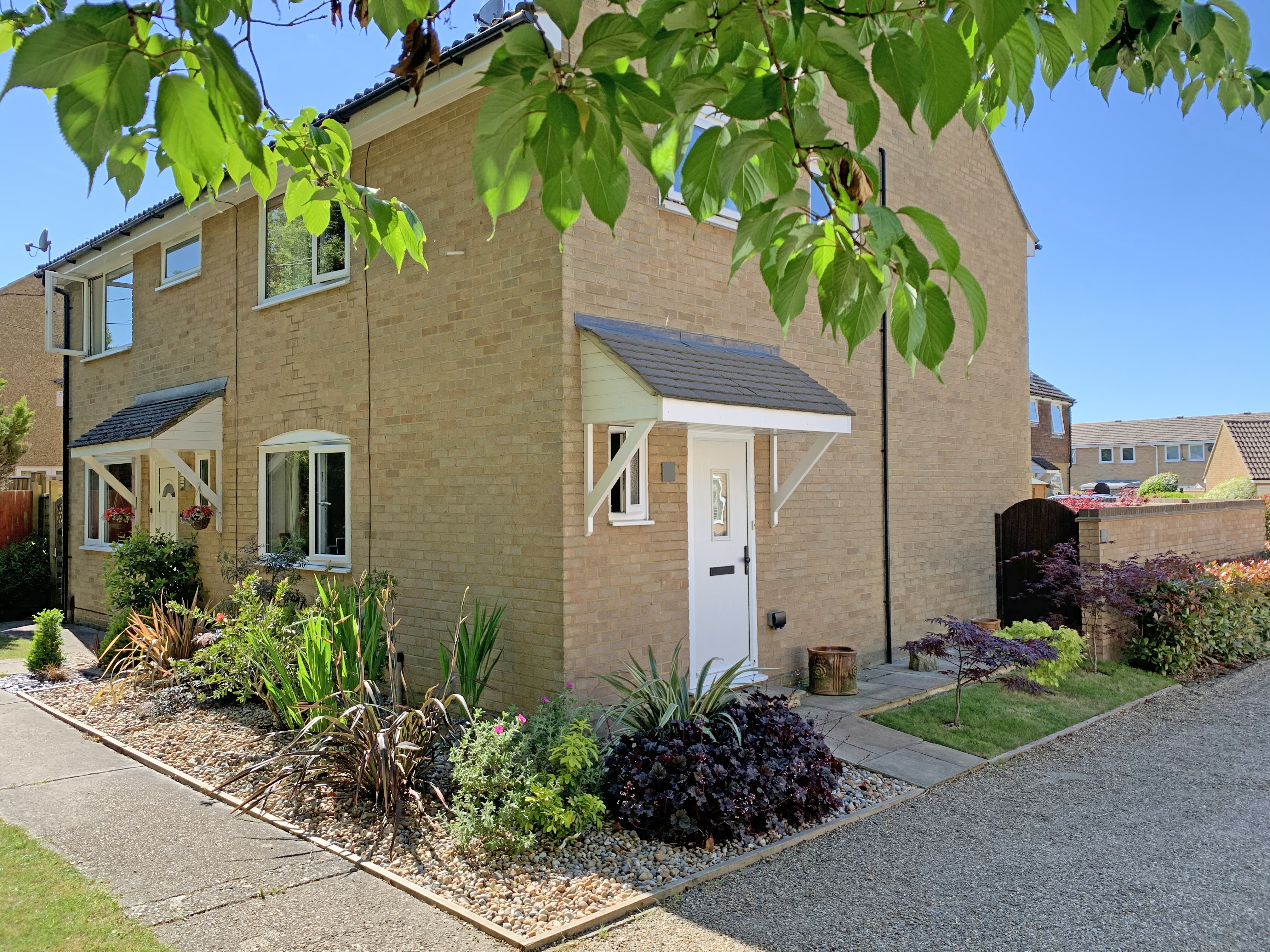 New Ash Green - £350,000
