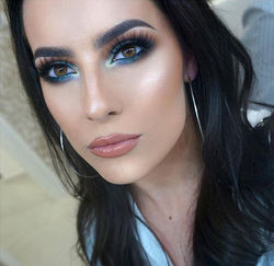 Vamos começar  a semana com este lacre _! Esfumado azul com aquele iluminador que amamos!😍😍😍❤❤❤_#