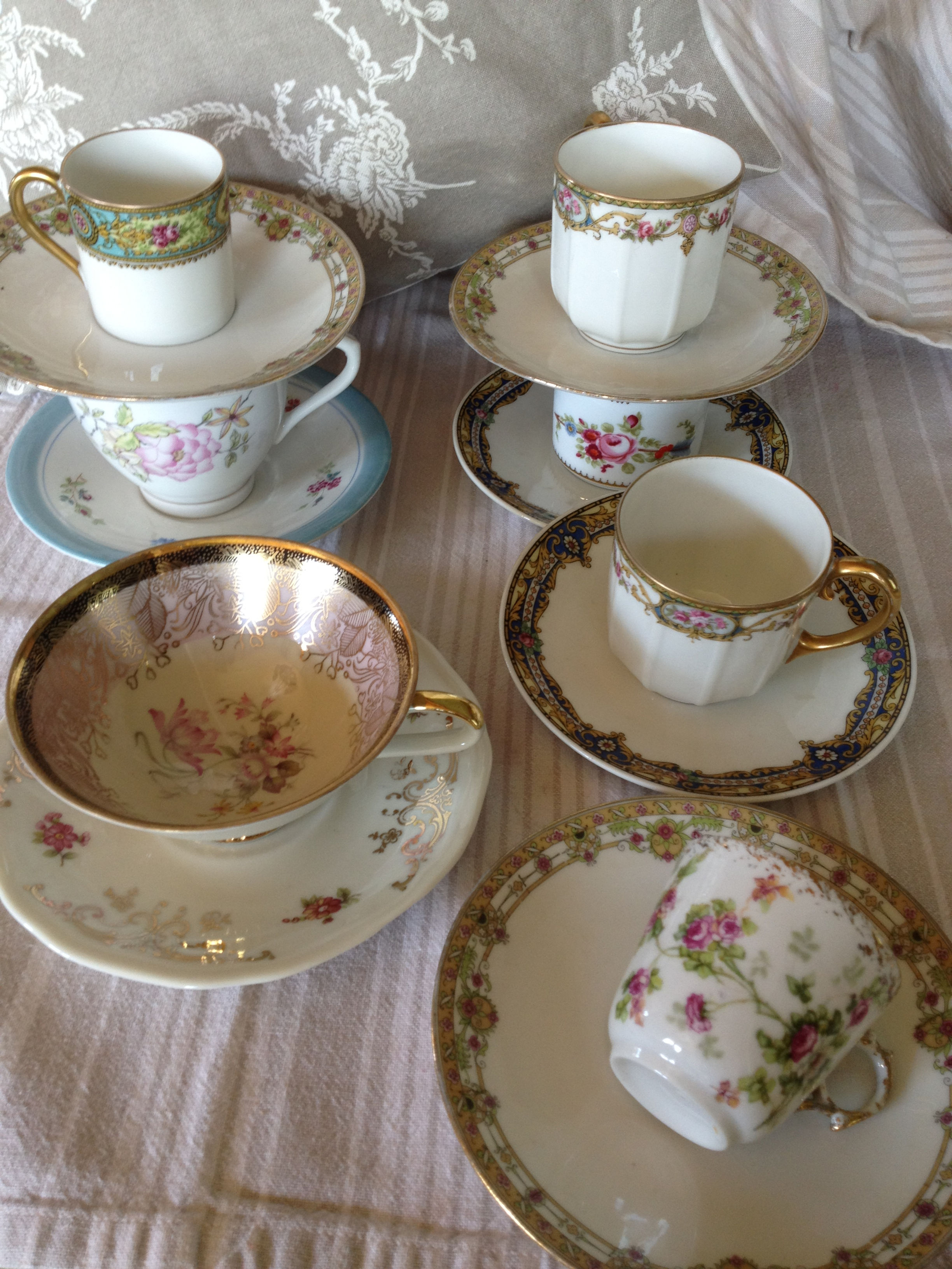 Location 10 Tasses vintage