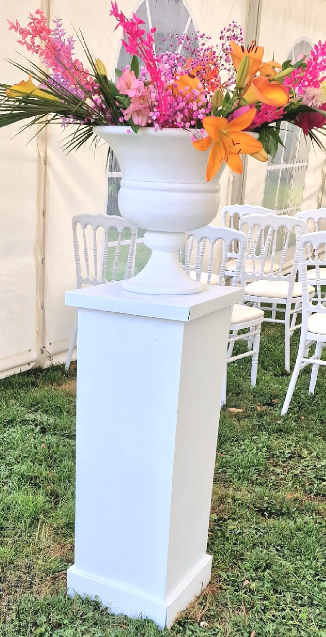 Location colonne avec vase Médicis