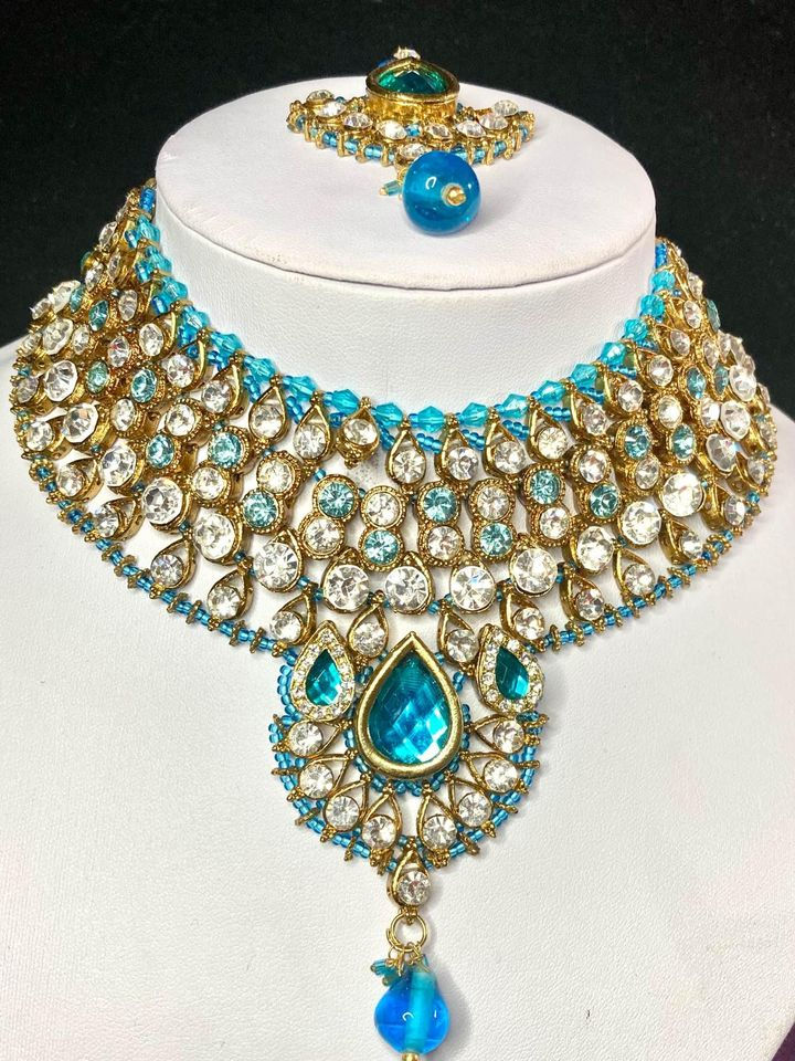 Thumbnail: Gold and Turquoise Blue Stone Set Necklace Set