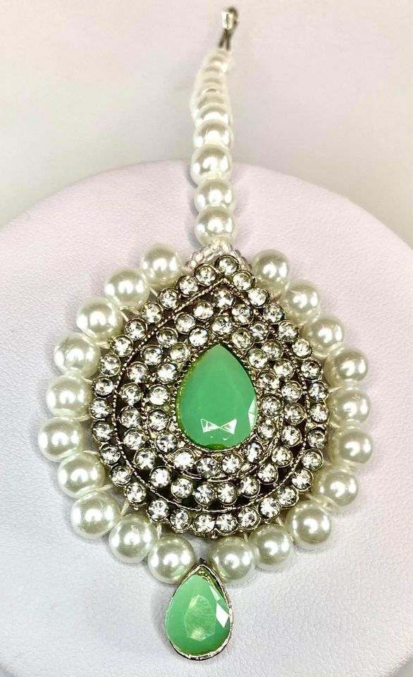 Thumbnail: Silver and Mint Green Stone Set Necklace Set