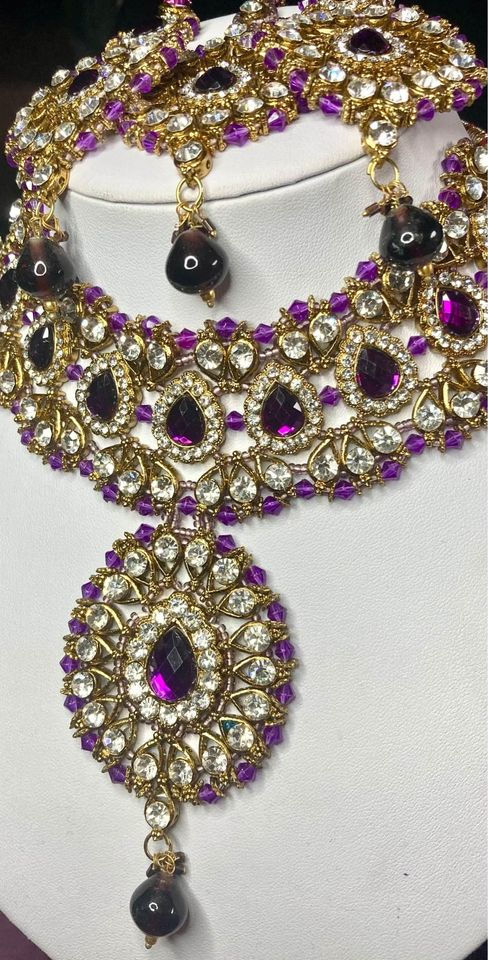 Thumbnail: Gold and Purple Stone Set Necklace Set