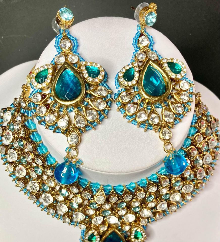 Thumbnail: Gold and Turquoise Blue Stone Set Necklace Set