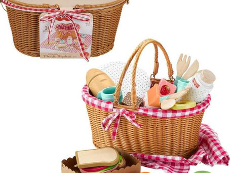 Fisher-Price Wood Pretend Play Toy Picnic Basket, 31-Piece Wooden Food Playset for Preschool Kids Ages 3+ Years