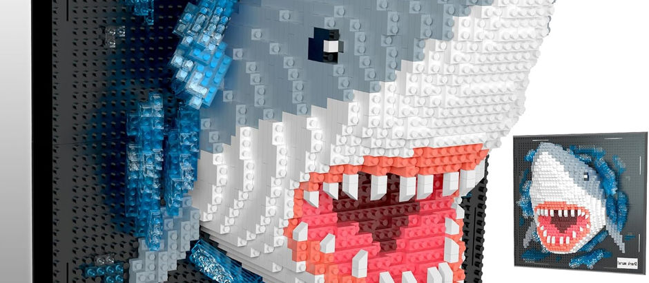 3D Shark mural mini building blocks set, 2166 pieces.