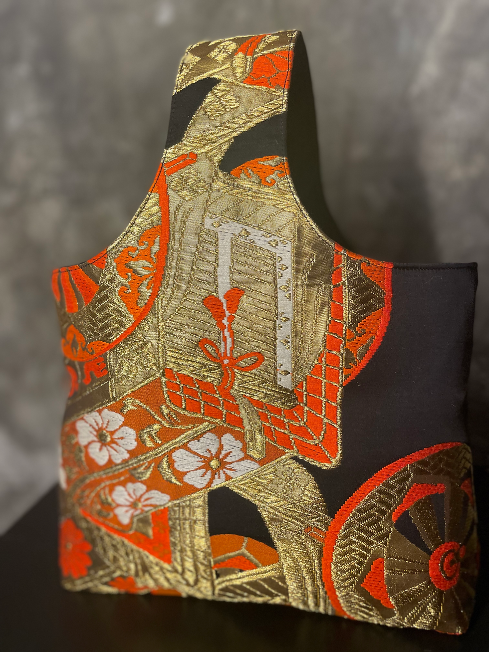 Thumbnail: Kimono One-Handle Tote – Noshi motif (Gold Base & Red)H-004