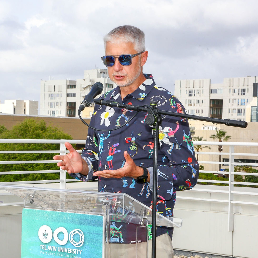 דמיטרי עדכני_edited.jpg