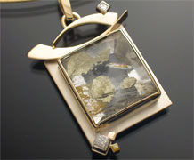 14k yellow gold pendant