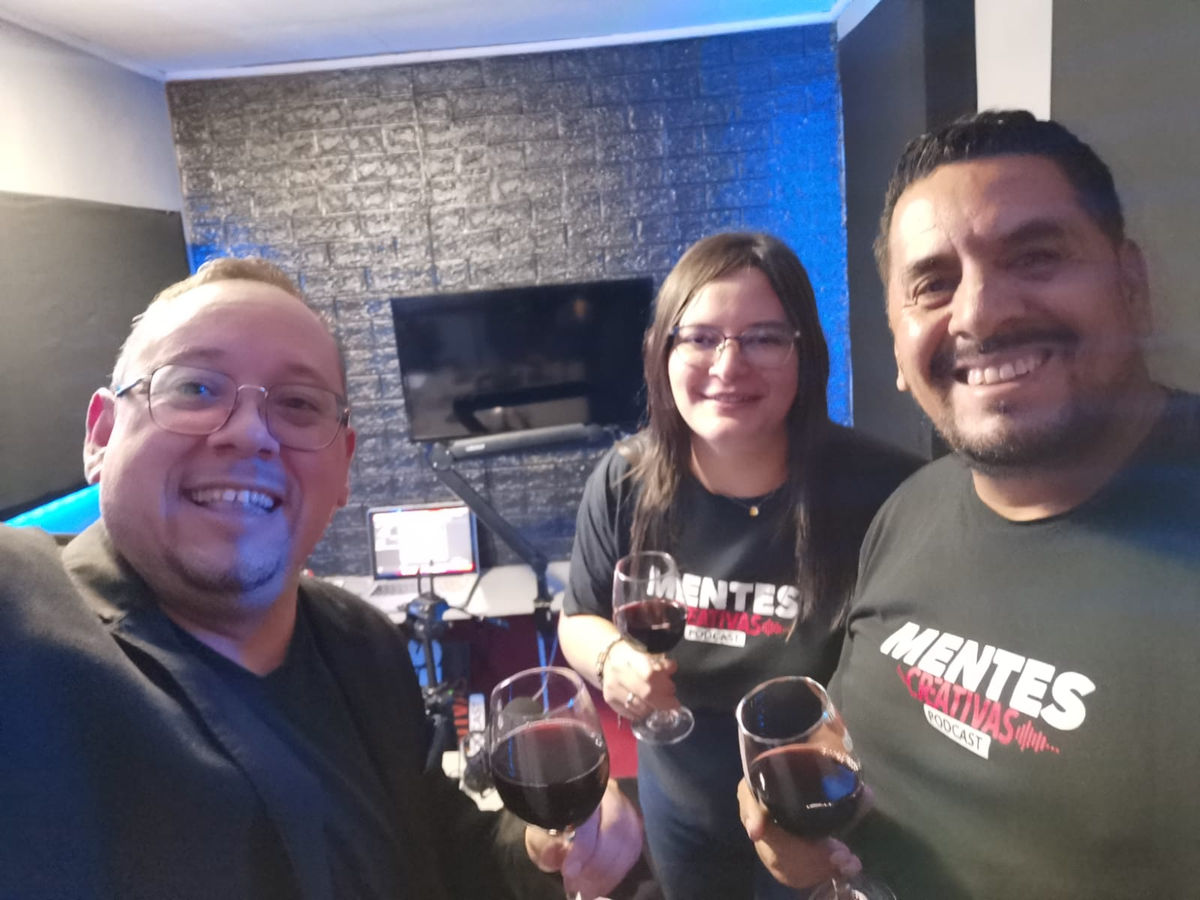 Vino, Historias y Secretos: Lo que Platicamos en Mentes Creativas Podcast