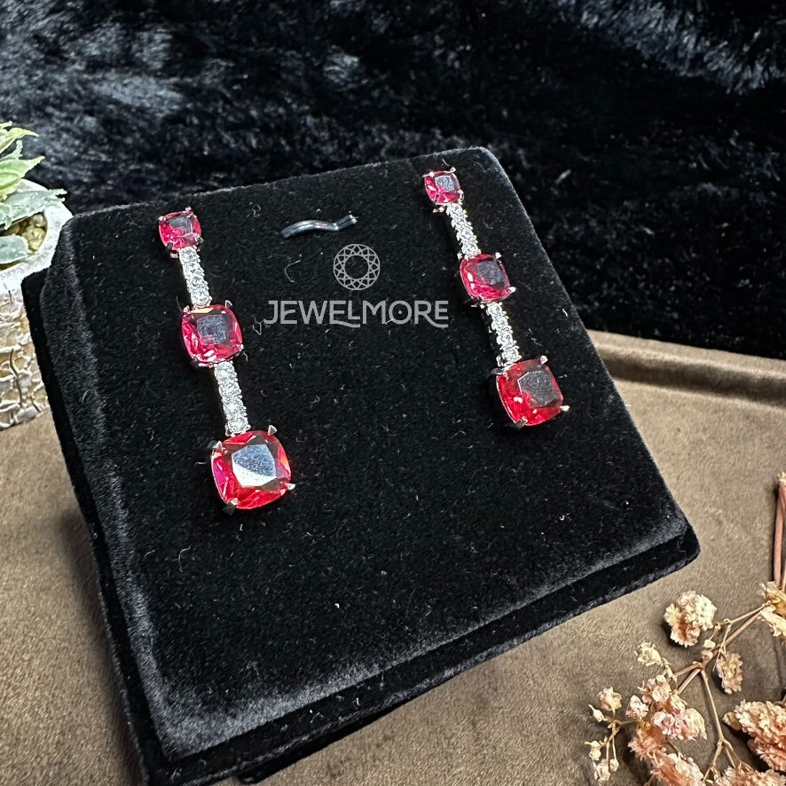 Thumbnail: Sparkling Tara Mid-Sized Earrings