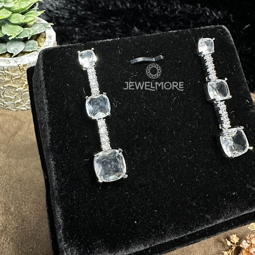 Thumbnail: Sparkling Tara Mid-Sized Earrings