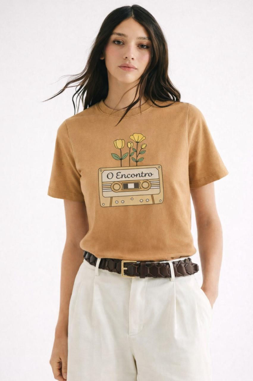 Miniatura: T-SHIRT “FLORESCER” – COR AREIA (EM ESTOQUE)