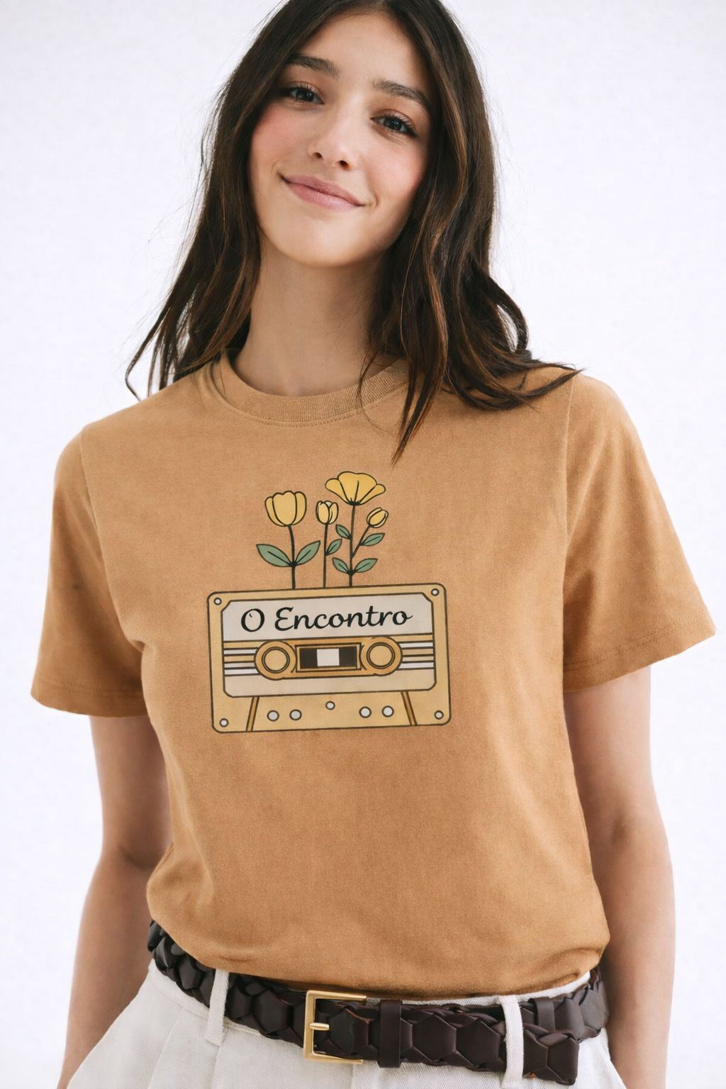 T-SHIRT “FLORESCER” – COR AREIA (EM ESTOQUE)