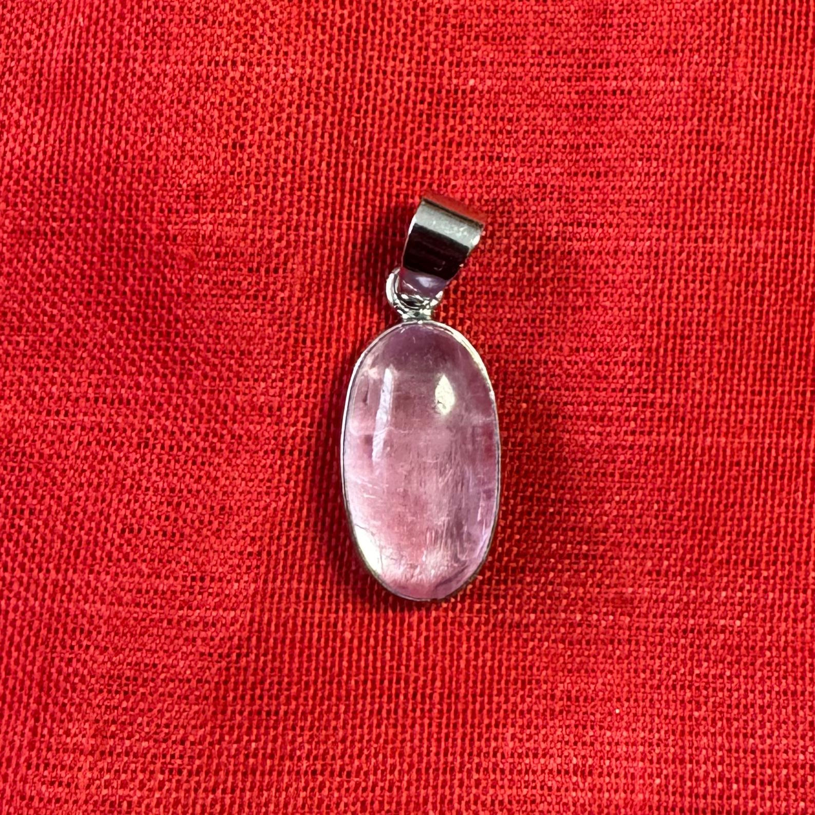 Light pink high quality crystal necklace with soft shimmer and elegant chain