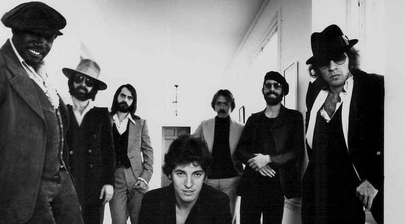 Bruce_Springsteen_and_the_E_Street_Band_1977.jpg