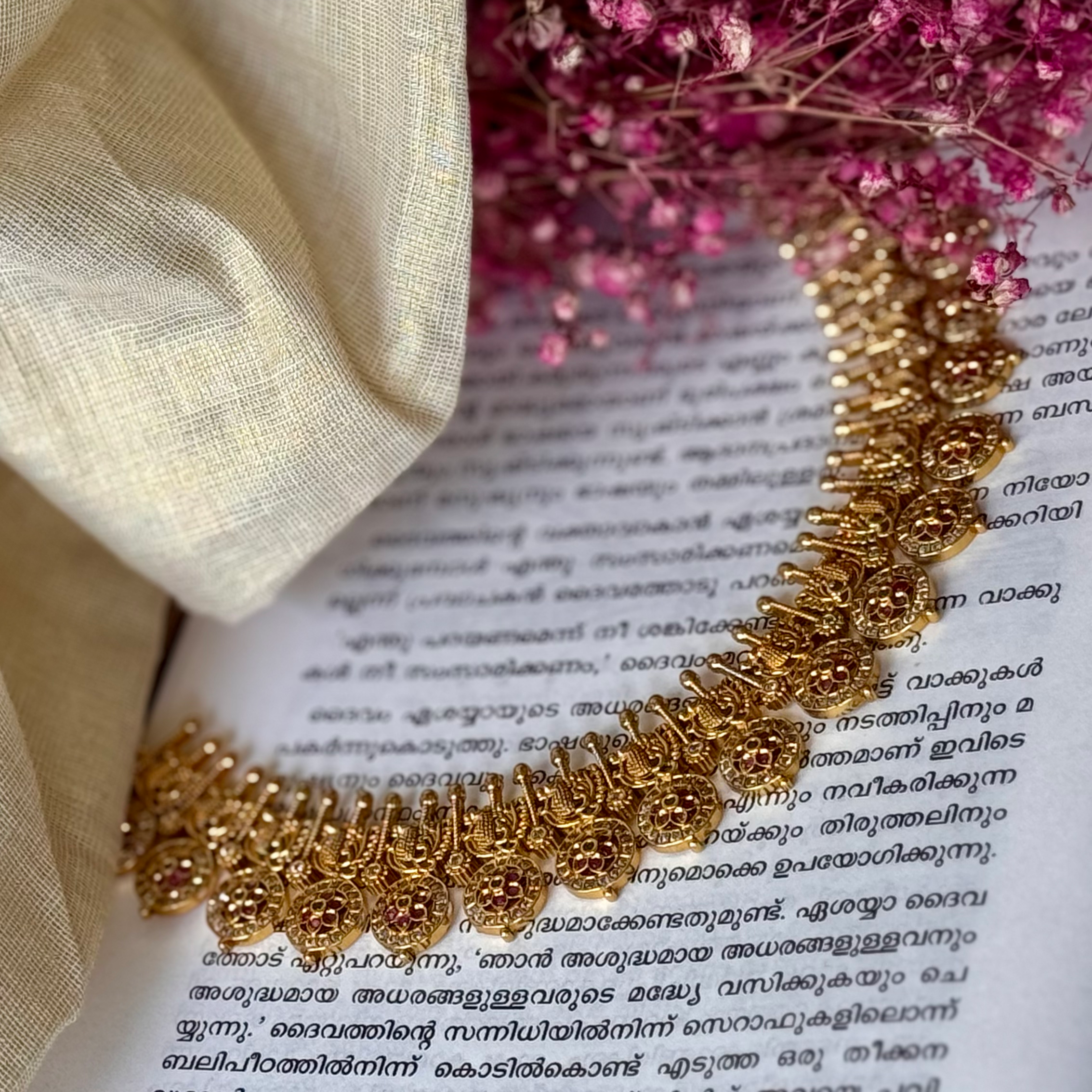 MADHAVI AD Stone Flower design Necklace