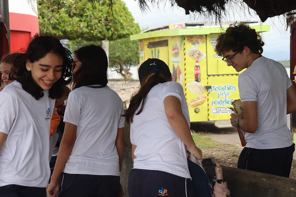 Estudiantes que Inspiran: Limpieza de Playa en Puntarenas