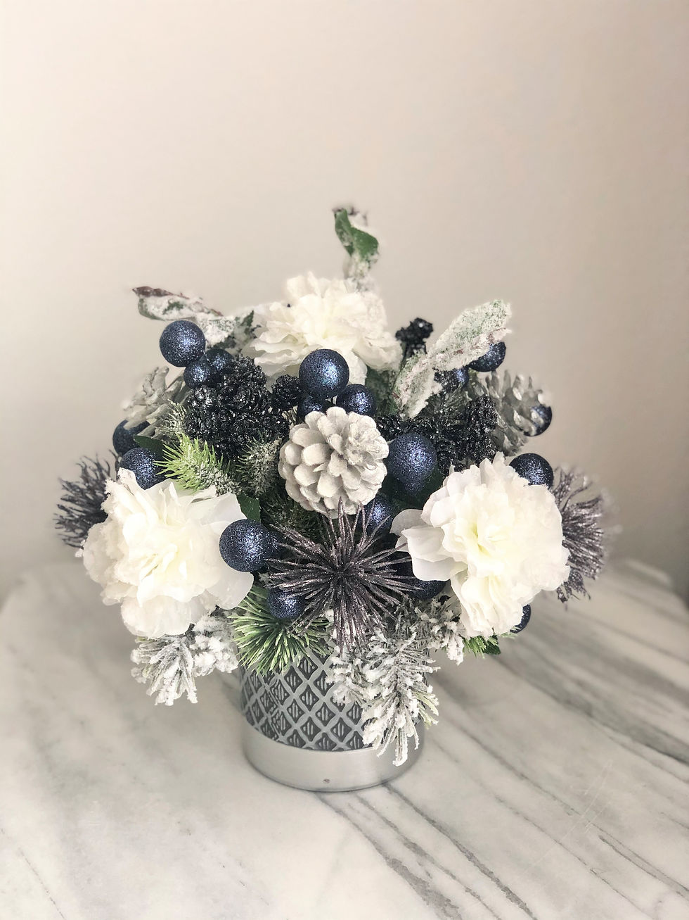 Künstliches Arrangement in einer Vase