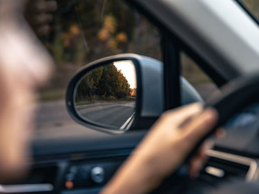 Por qué el ángulo muerto sigue siendo uno de los grandes peligros en carretera