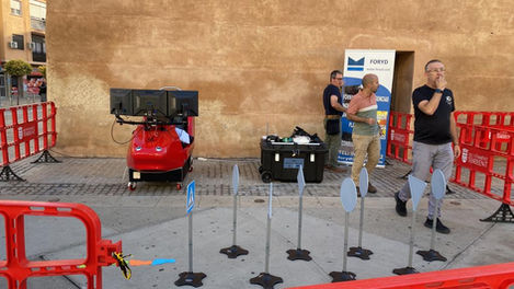 Autoescuela Dummy preparando sus simuladores para la Semana Europea de la Movilidad en Torrent