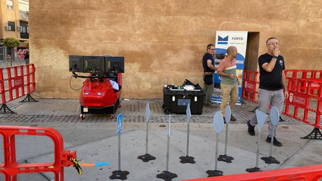 Autoescuela Dummy preparando sus simuladores para la Semana Europea de la Movilidad en Torrent