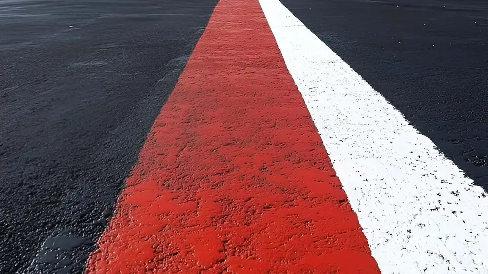 Línea roja continua: qué significa y qué multa conlleva