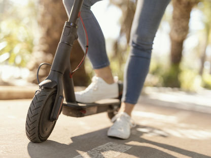 DGT y patinetes eléctricos: nuevas normas que afectan a los jóvenes