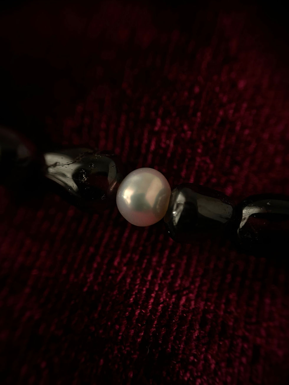 Miniatura: Collana Mènade con Edera, Granato Rosso e Perle di Fiume