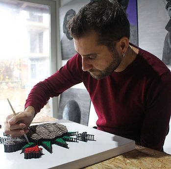Alessandro Padovan (1983) è un artista contemporaneo italiano noto a livello internazionale per la Screw Art,