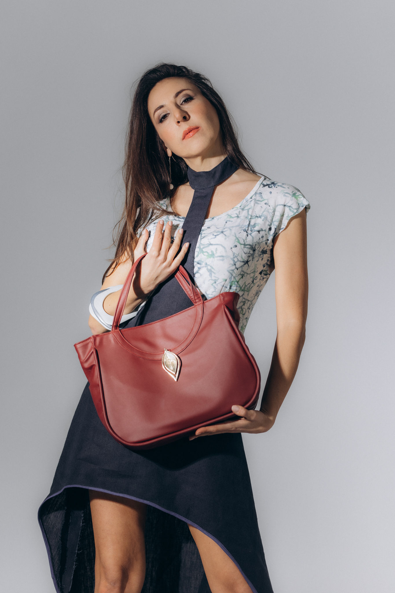 Apple Bag - Iside Medium black with shoulder strap