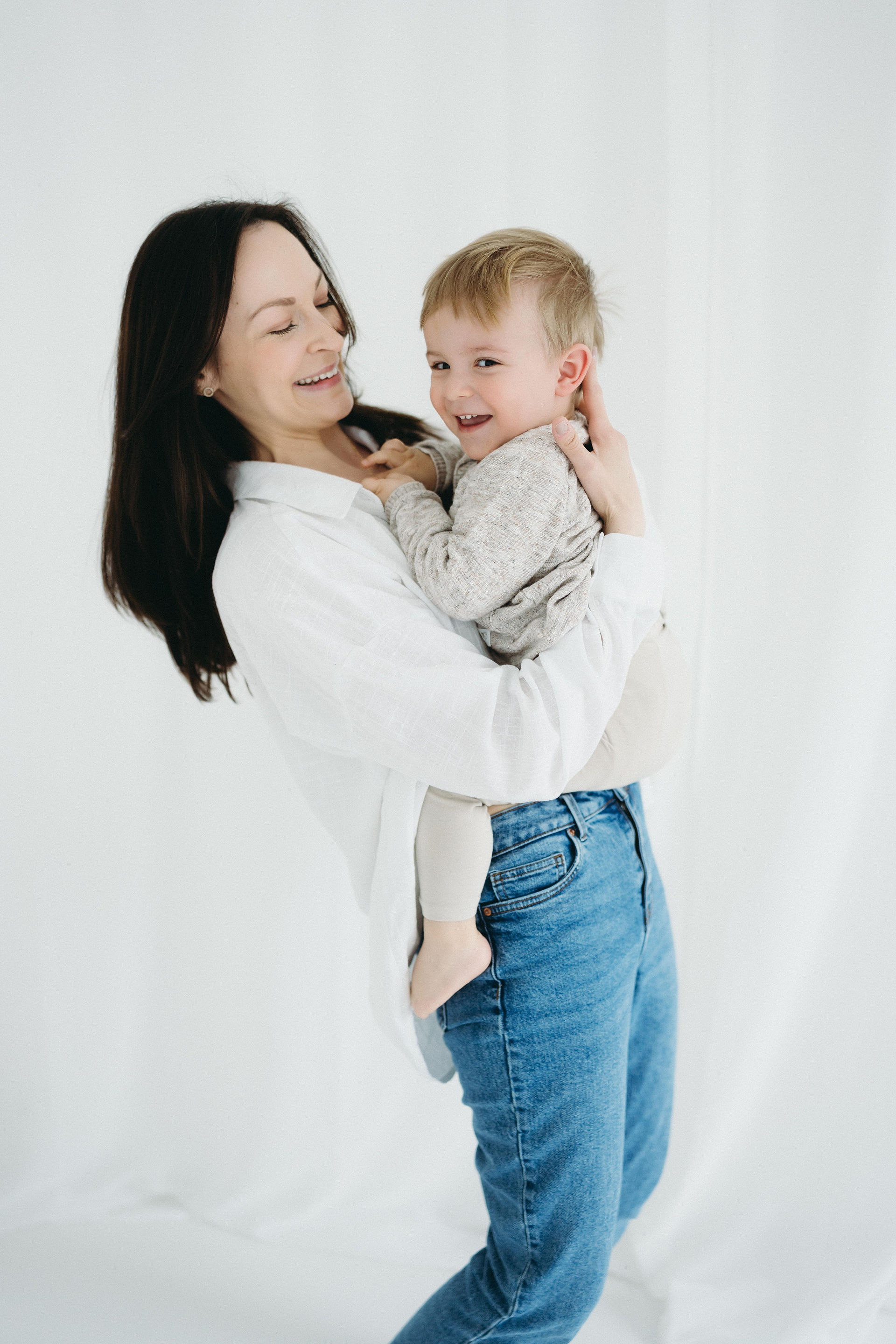 Zeitloses Mommy & Me Fotoshooting mit natürlichem Licht Landshut