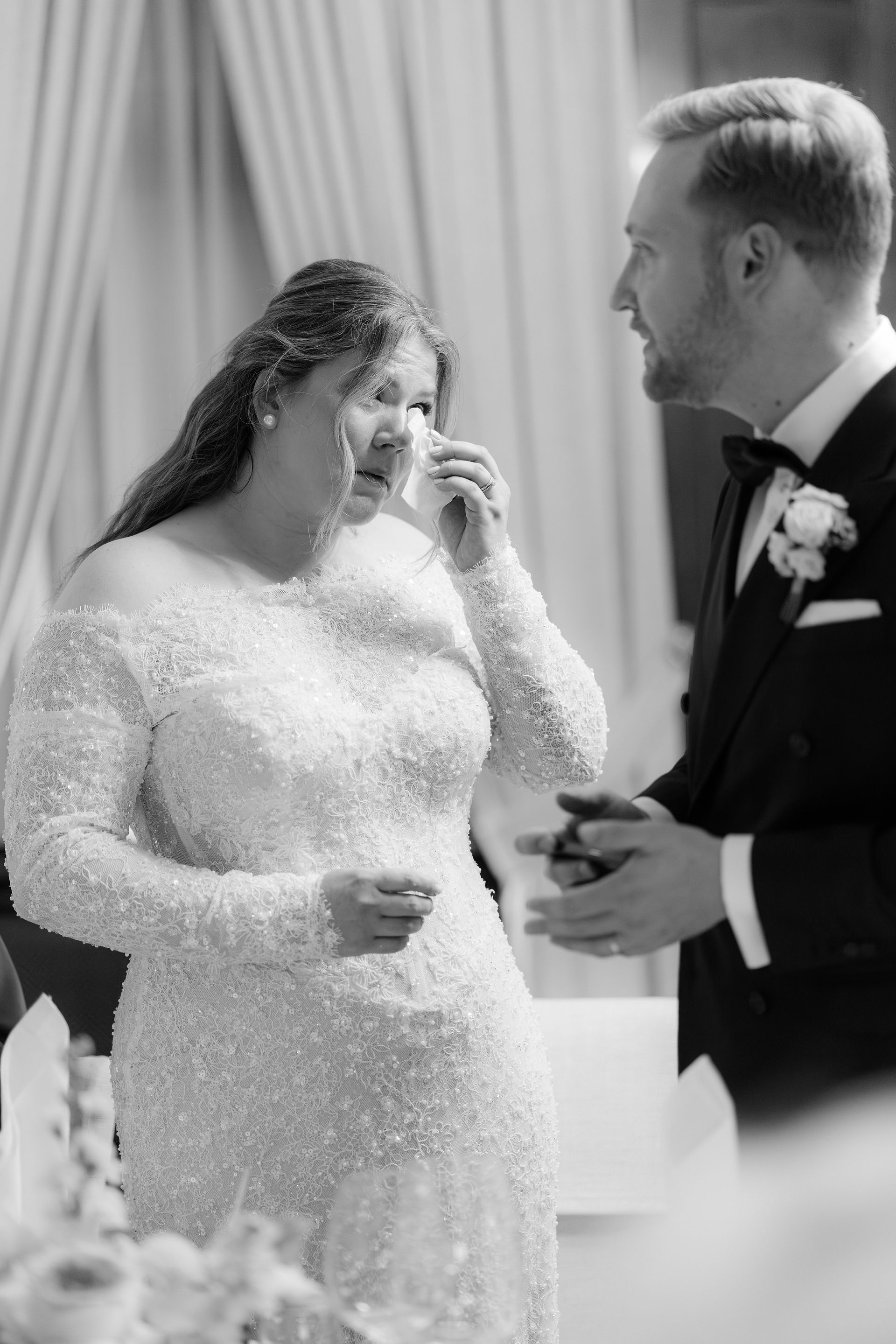 Intimer Moment bei der Hochzeitsansprache – Fine Art Hochzeitsfotografie