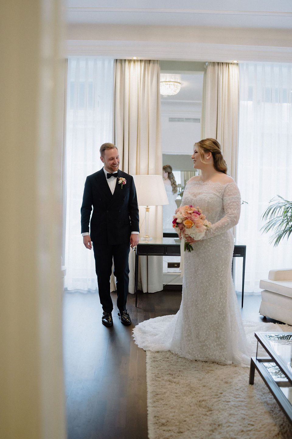 Intimer Moment beim First Look – Hochzeitsreportage Heidelberg