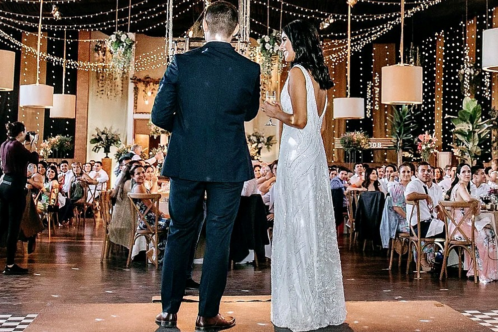 Pareja en el escenario, boda de Alejandro y Marina