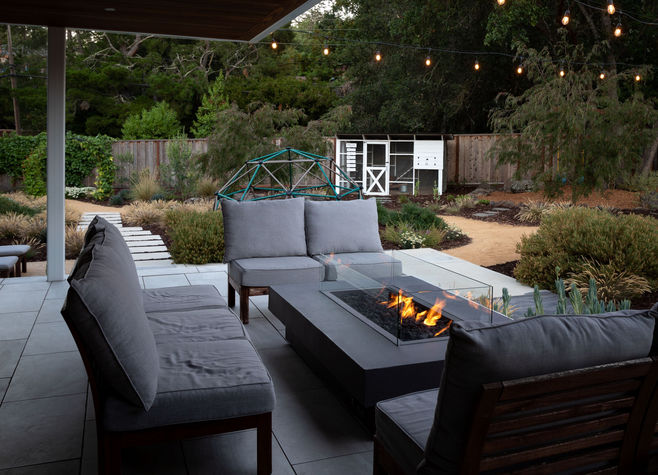 Outdoor patio with porcelain tile
