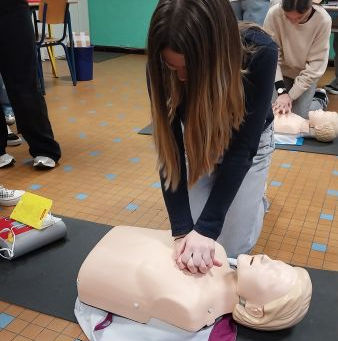 🎓 Formation PSC1 : les élèves de 3ᵉ du collège Saint-Jean apprennent les gestes qui sauvent