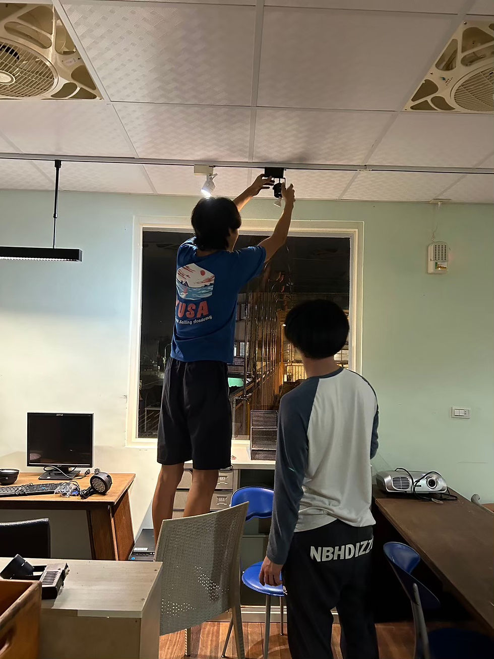 LINE_ALBUM_0607 燈光調整、空間整理完成，只差大掃除_241010_2