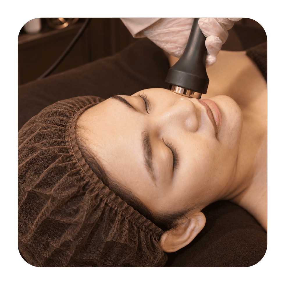 Cara Menyamarkan Garis Senyum & Peran Glowing Face