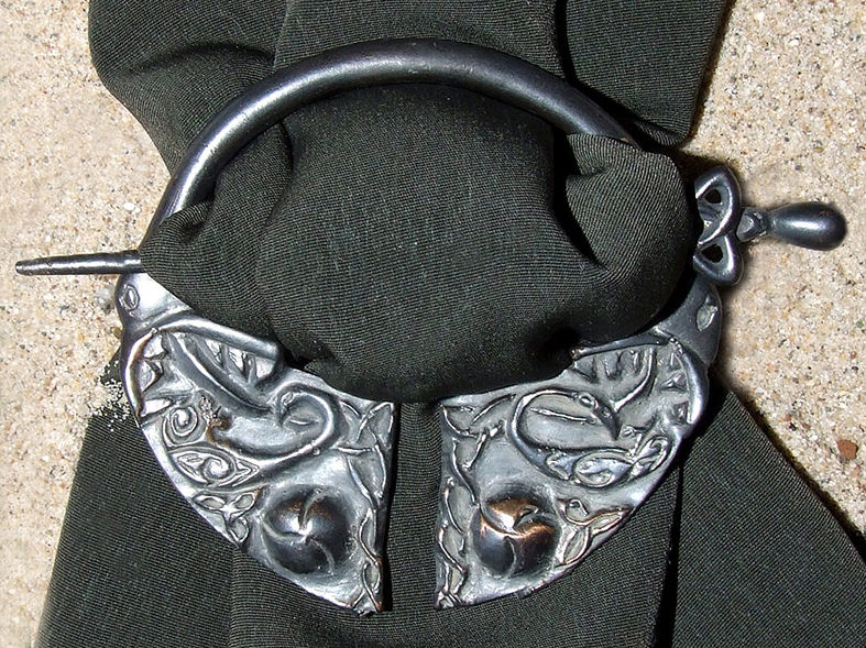 Miniaturbild: Bronzeschmuck, keltische Fibel