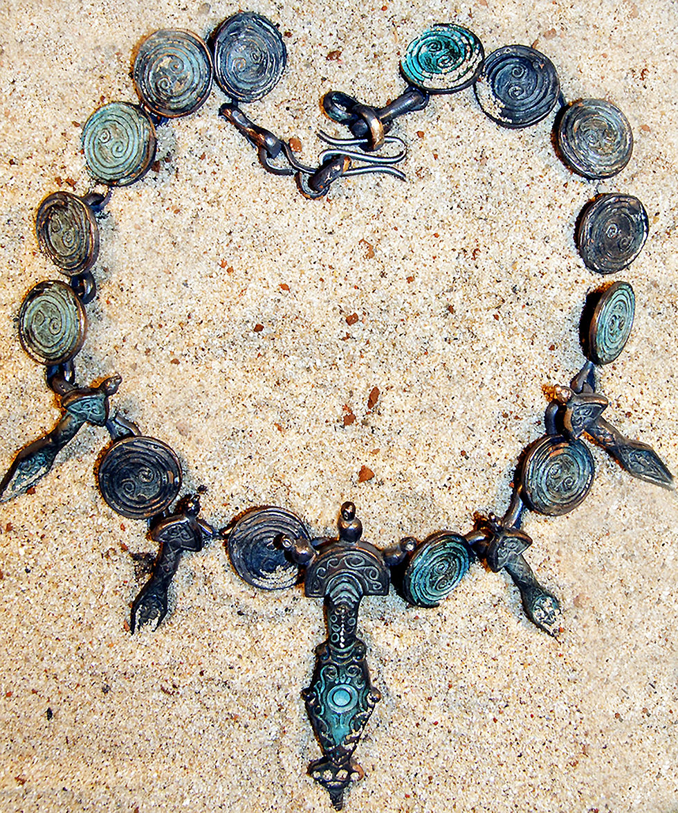 Bronzeschmuck, keltische Halskette mit Spiralmotiv